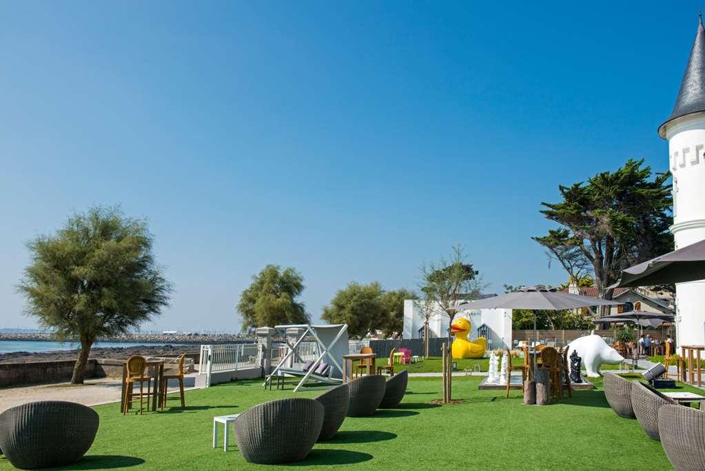 Hotel Chateau Des Tourelles - Relais Thalasso & Spa Порнише Екстериор снимка